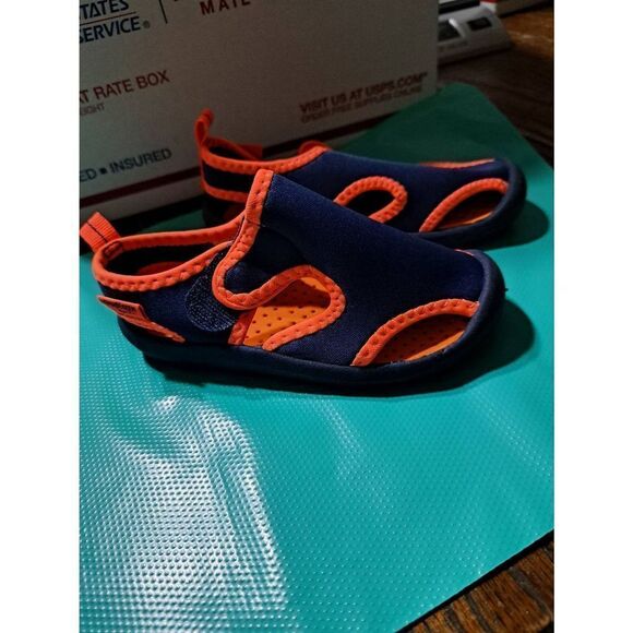 New Unisex 7M Oshkosh B'Gosh Summer Hook and Loop Quick Dry Sandals Water Shoes - Picture 2 of 6